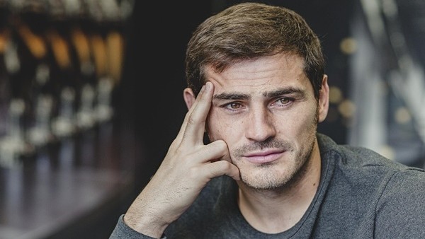 Casillas genç hayranını ağlattı