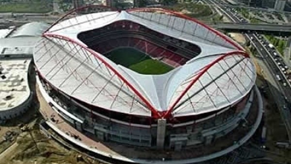 Işık Stadı'nda uçak anonsu