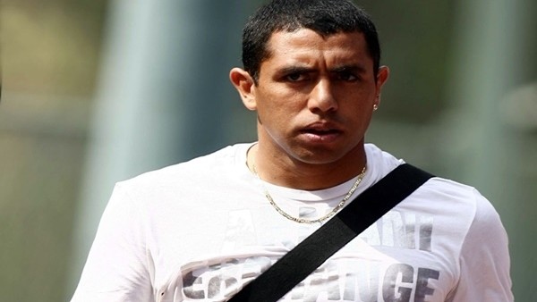 Topu Boş Kaleye Yuvarlayamadı