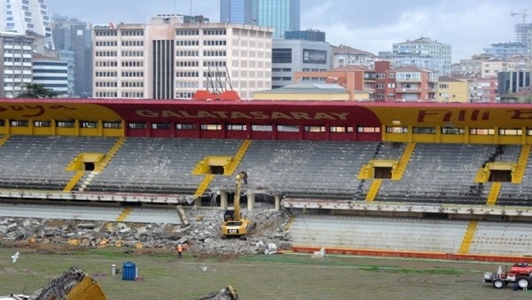 Ali Sami Yen'in yıkımında şok görüntüler