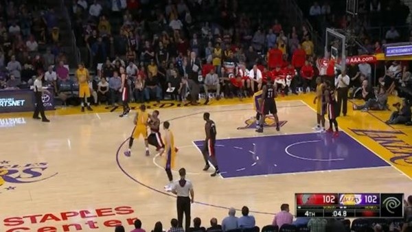 Los Angeles Lakers'dan son saniye galibiyeti