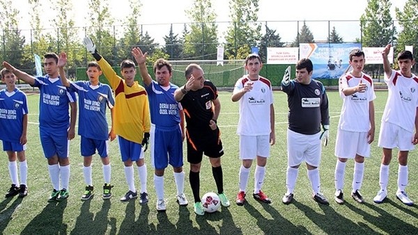 Yenen de seviniyor yenilen de