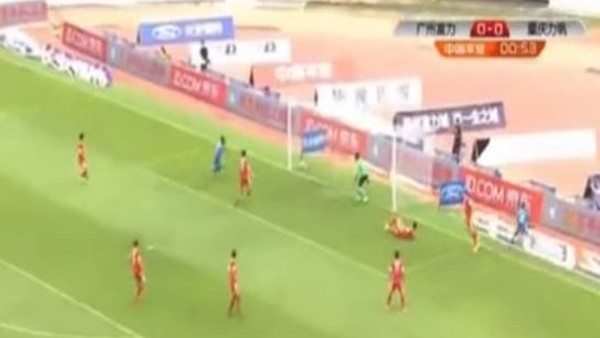 Maç başladığı gibi kendi kalesine attı