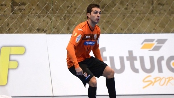 Salon futbolunda müthiş frikik organizasyonu