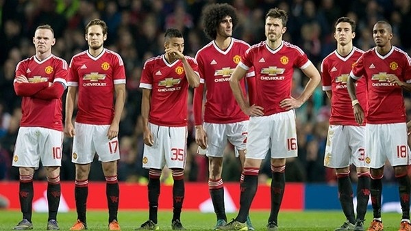 Manchester United nakavt oldu!