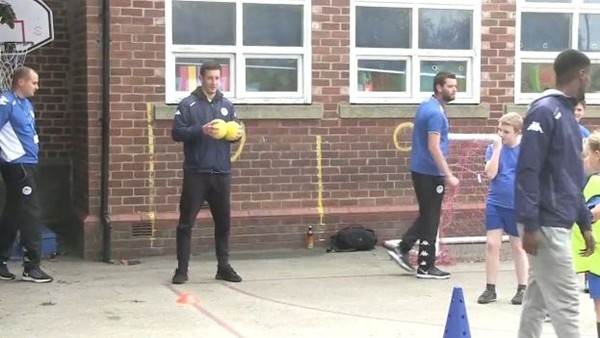 Yıldızlardan genç futbolculara destek