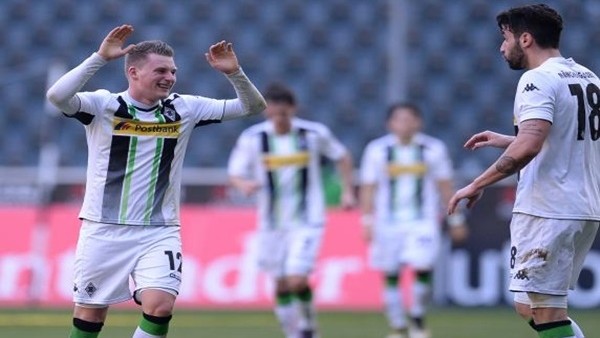 Genç oyuncudan ipeksi dokunuş