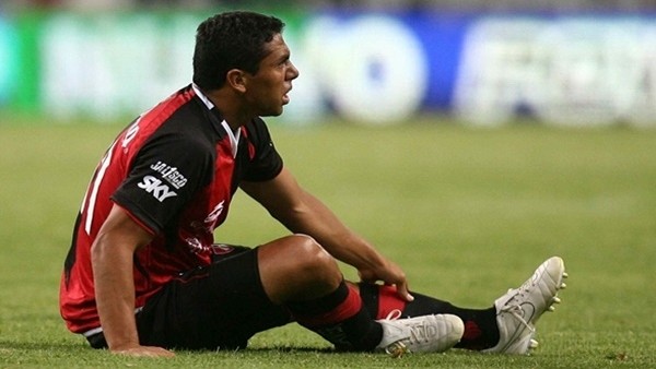 Topu boş kaleye yuvarlayamadı