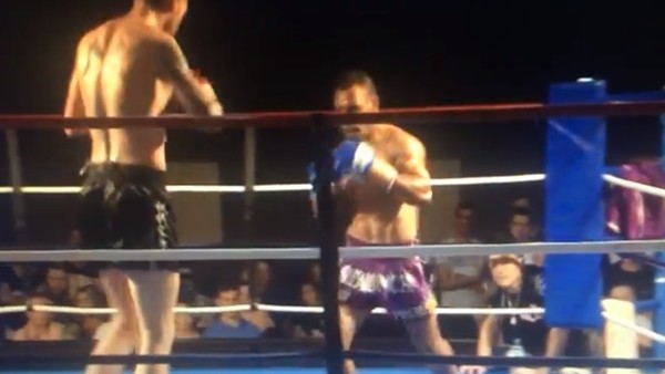 Rakibinin fişini çekti! Ölüm tekmesi...