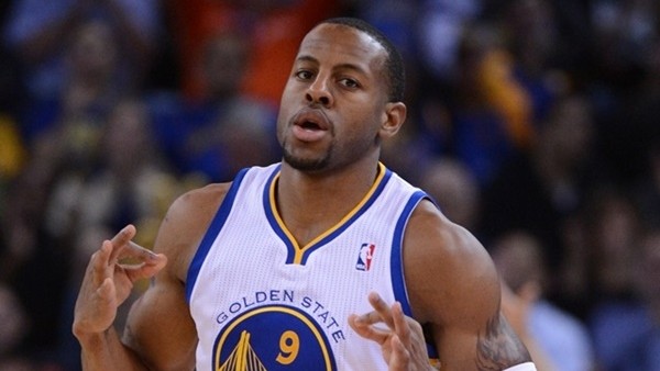 Andre Iguodala'dan altın değerinde üçlük!