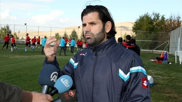 Futbolculuktaki başarısını teknik direktörlükte de göstermek istiyor