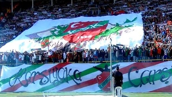 Karşıyaka tribünlerindeki büyük coşku
