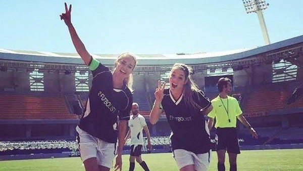 Burcu Esmersoy yine sosyal medyayı salladı