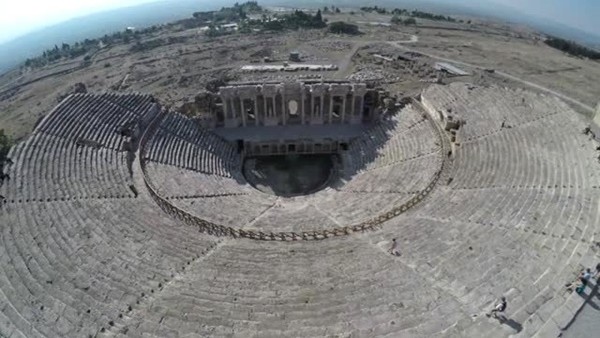Denizli'deki Kleopatra havuzunda eşsiz 'wake skate' şovu