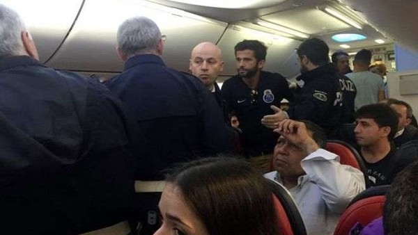 THY uçağında olay çıktı Polis geldi ve...