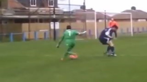 rakip savunmacıyı emekli etti