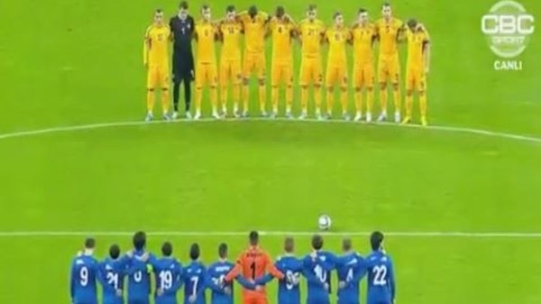 Saygı duruşunu onlar da ıslıkladı