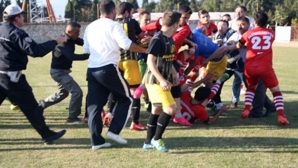 Amatör Maçta Büyük Kavga