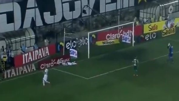 Öyle bir gol kaçırdı ki...