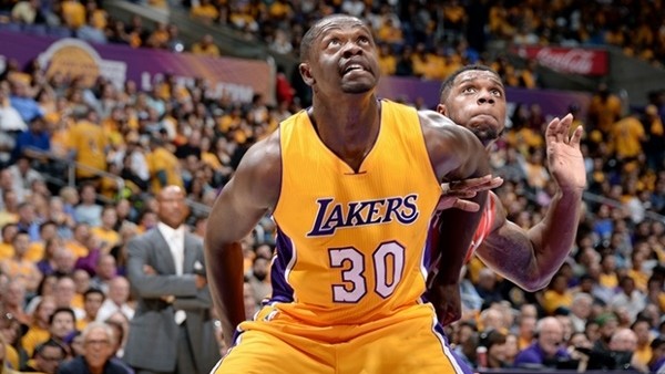 Julius Randle'dan enfes smaç!