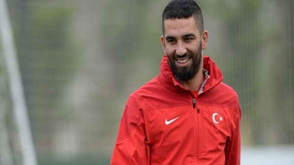 Arda Turan gazetecileri güldürdü