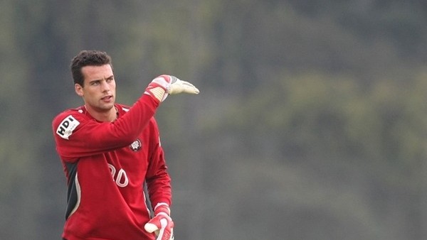 Kaleci olduğunu unuttu