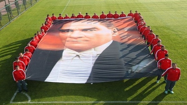 Milliler Atatürk'ü andı