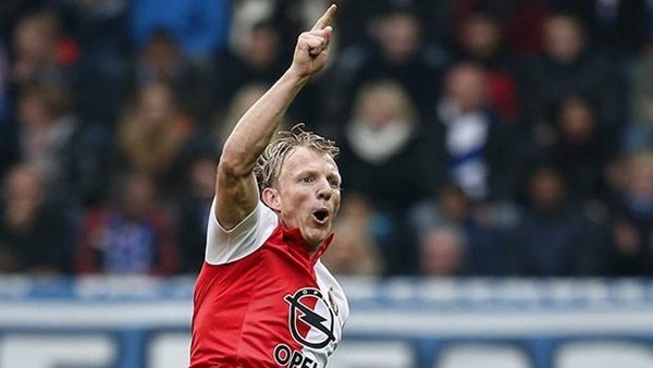 Kuyt Hollanda'yı sallıyor