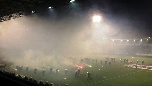 Panathinaikos-Olympiakos derbisinde çıkan olaylar