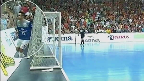 Efsaneden taraftara tükürük