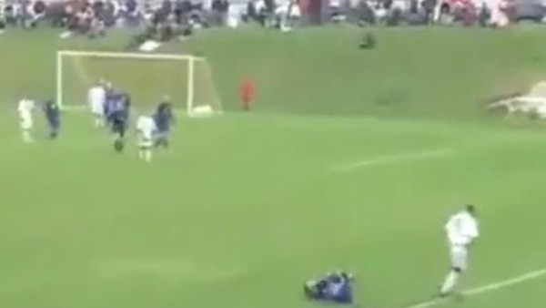 Rakibini taç atışıyla sakatladı...