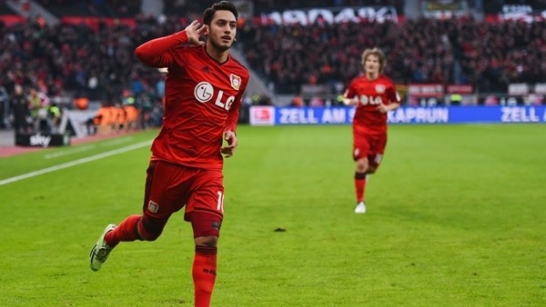 Frikik canavarı Hakan Çalhanoğlu