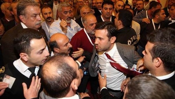 Kayak Federasyonu Genel Kurulu'nda Kavga