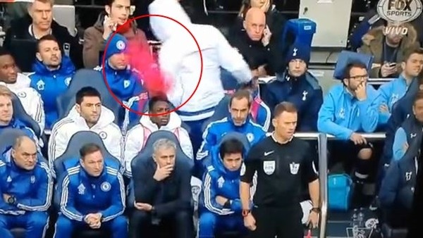 Mourinho'ya şok tepki! Tişörtünü attı...