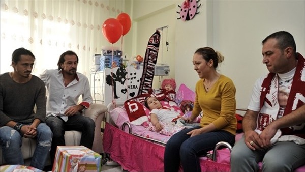 Antalyasporlular minik Azra'yı ziyaret etti