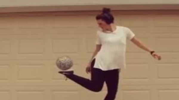 Genç kızdan müthiş şov!