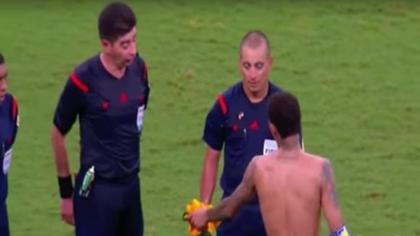 Neymar'a hakemden ilginç tepki