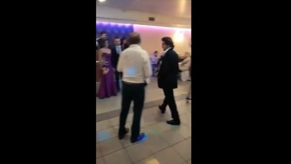 Fenerbahçeli Damada Galatasaray atkısı nasıl takılır ?