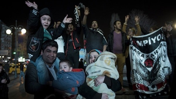 Beşiktaşlı taraftarları Avrupa'yı salladı