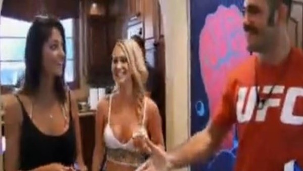 UFC'de çılgın havuz partisi