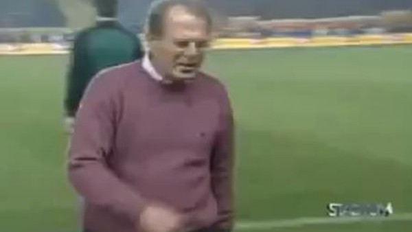 Mustafa Denizli'ye taktik veren polis