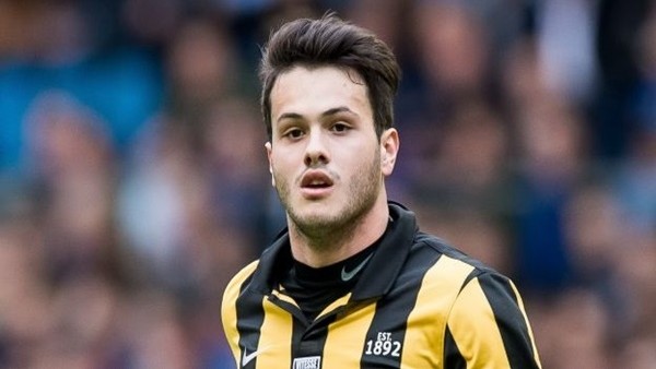 Qazaishvili çaprazdan harika vurdu