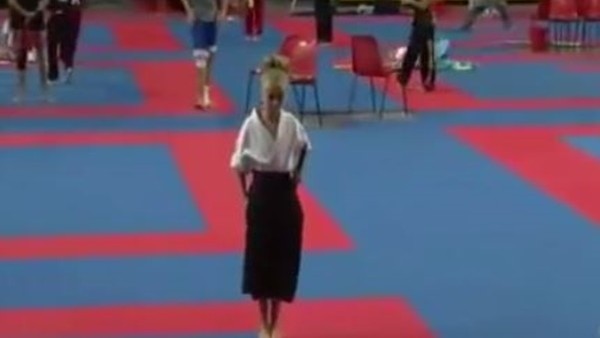 Son samuray Küçük kız büyüledi