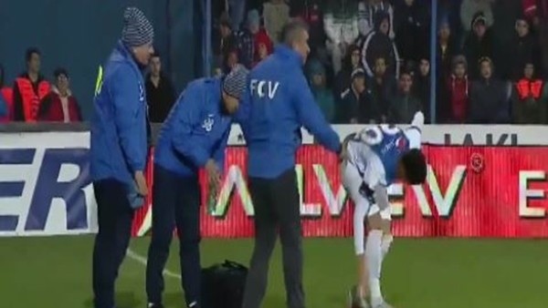 Hagi'den yerde yatan oyuncusuna fırça