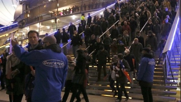 Fransız taraftarlar milli marş söyledi