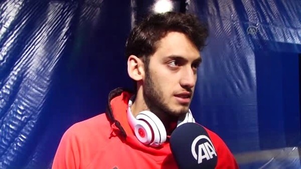 Hakan Çalhanoğlu, Barcelona'yı yalanladı