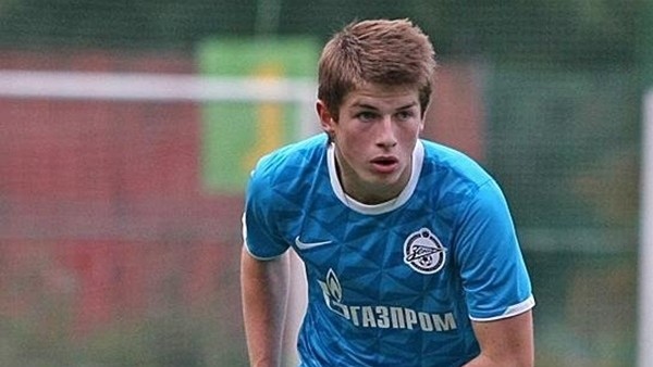 Oyuna girdiği gibi sedyeyle dışarı alındı