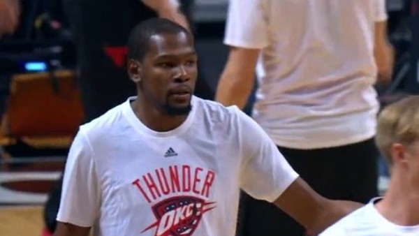 Derrick Rose ve Russell Westbrook düellsou
