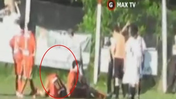 Sakat rakibinin kafasına tekme