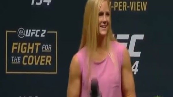 Şampiyon dövüşçüye sahnede sürpriz serenad